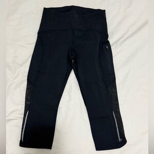 Lululemon black cropped knee length women's leggings